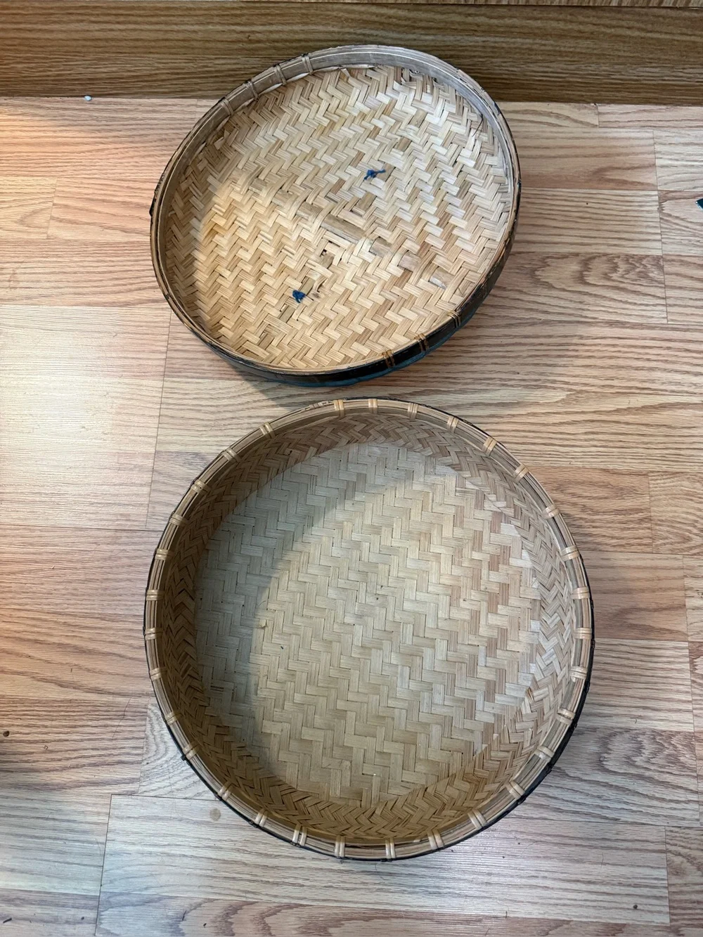 ANTIQUE CHINESE HAND WOVEN BAMBOO BASKET W/LID & GLASS HANDLES,BEADS,COINS